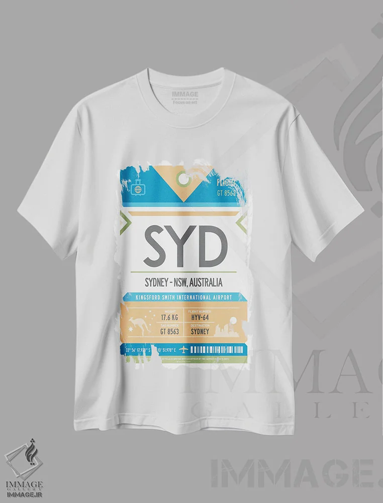 تیشرت سفید طرح دار پوستر سفر با برچسب فرودگاه سیدنی، تزئینی اثر اولا هوپ تراول پوسترز | immage.ir
