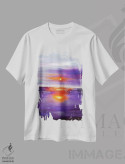 تیشرت سفید طرح دار غروب بنفش، دکور معاصر اثر اوسنات تزدک | فروشگاه ایماژ