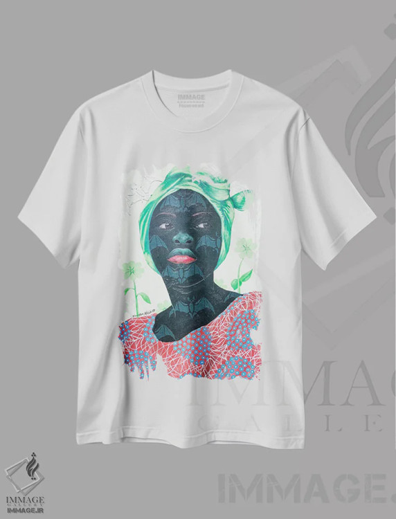 تیشرت سفید طرح دار کدیجات در زمان تفکر ۲، دکور آفریقایی اثر اولووافمی افولابی | immage.ir