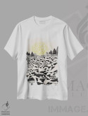 تیشرت سفید طرح دار تپه های وهم آلود، آبستره اثر فلت اول | immage.ir