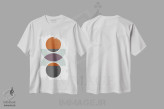 تیشرت سفید طرح دار دایره های منعکس شده، آبستره اثر فلت اول | immage.ir