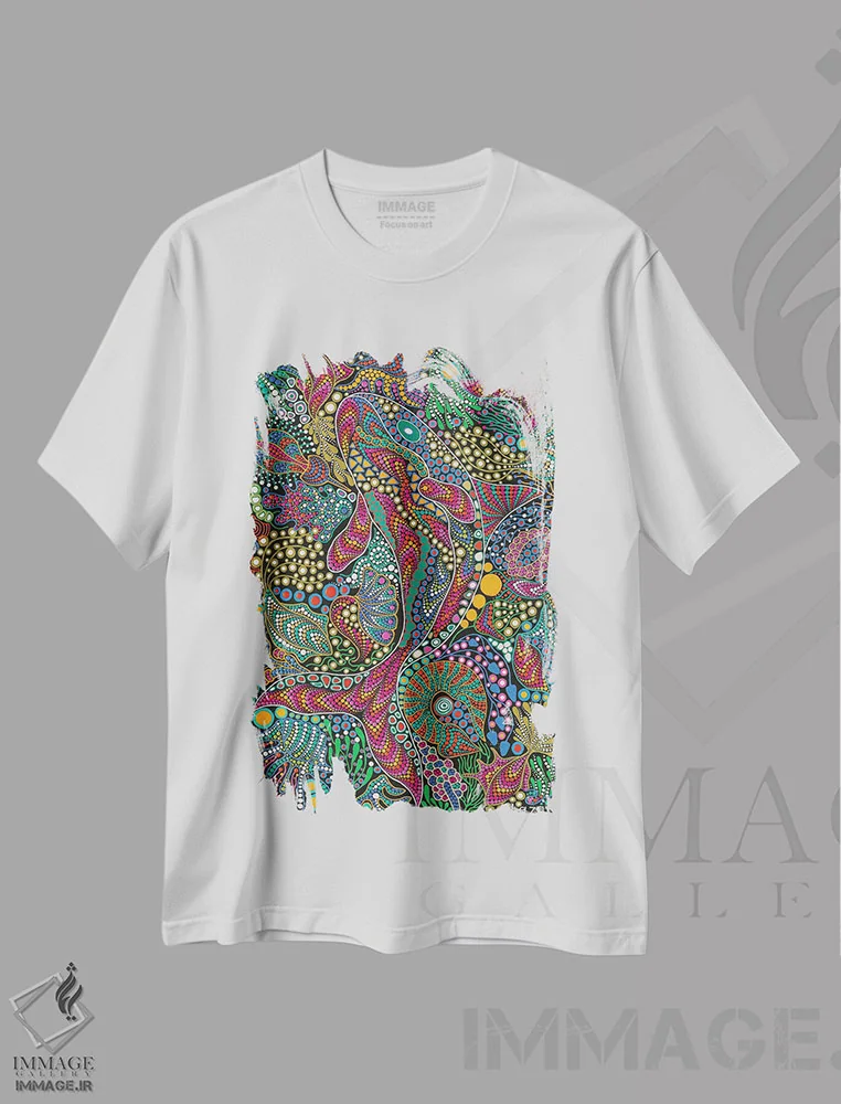 تیشرت سفید طرح دار "ماهی بزرگ"، دکوراسیون جایگزین اثر اکسانا لازاری | immage.ir