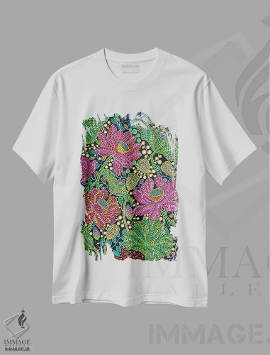 تیشرت سفید طرح دار "گل نیلوفر"، دکوراسیون جایگزین اثر اکسانا لازاری | فروشگاه ایماژ