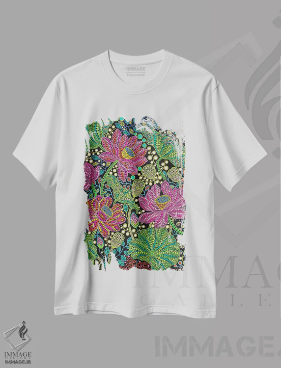 تیشرت سفید طرح دار "گل نیلوفر"، دکوراسیون جایگزین اثر اکسانا لازاری | فروشگاه ایماژ