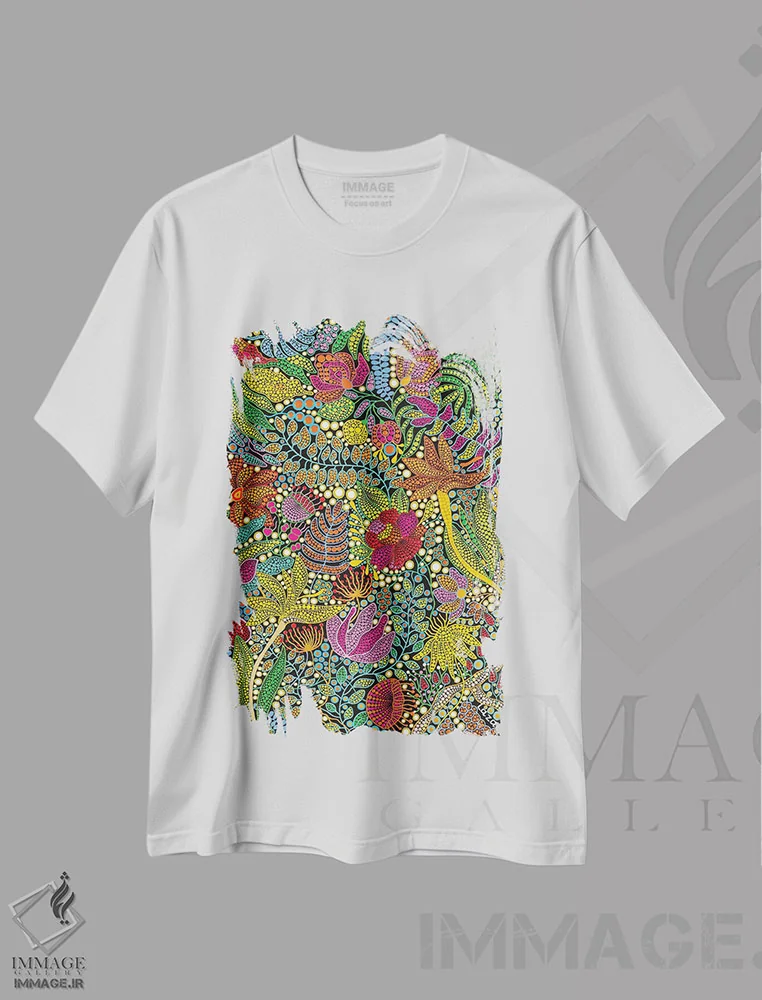 تیشرت سفید طرح دار "گل ها"، دکوراسیون جایگزین اثر اکسانا لازاری | فروشگاه ایماژ