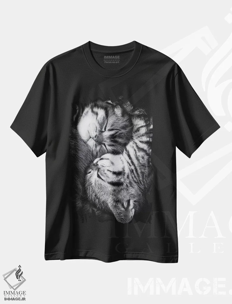 تیشرت مشکی طرح دار "یین و یانگ"، عکاسی سیاه و سفید اثر آندریا یانکووا | فروشگاه ایماژ