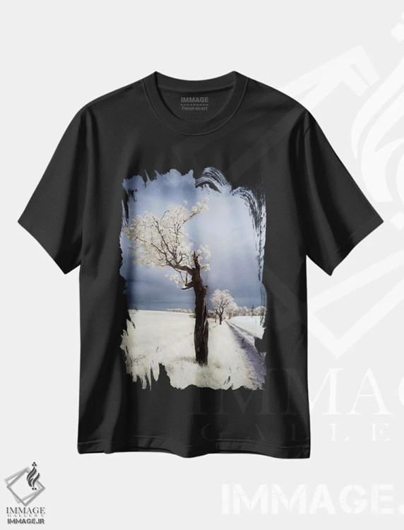 تیشرت مشکی طرح دار ایرنکا، عکاسی هنری فاخر اثر پیوتر کرول | immage.ir