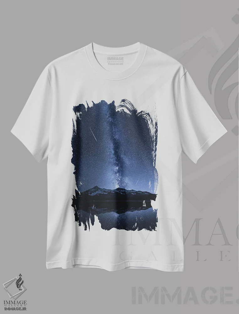تیشرت سفید طرح دار بازتاب کهکشان، مدیوم اثر توبی هریمان | immage.ir