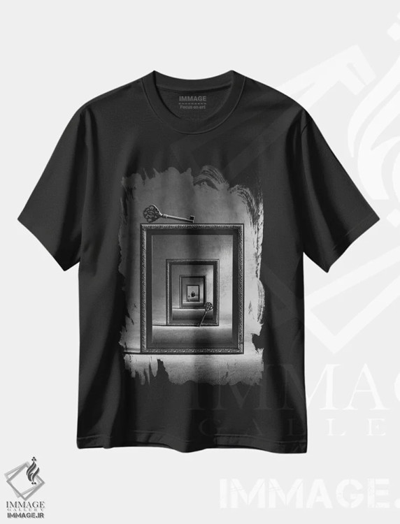 تیشرت مشکی طرح دار زندانی شده اثر ویکتوریا ایوانوا | immage.ir