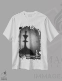 تیشرت سفید طرح دار مگالومانیا، عکاسی سیاه و سفید اثر ویکتوریا ایوانوا | immage.ir