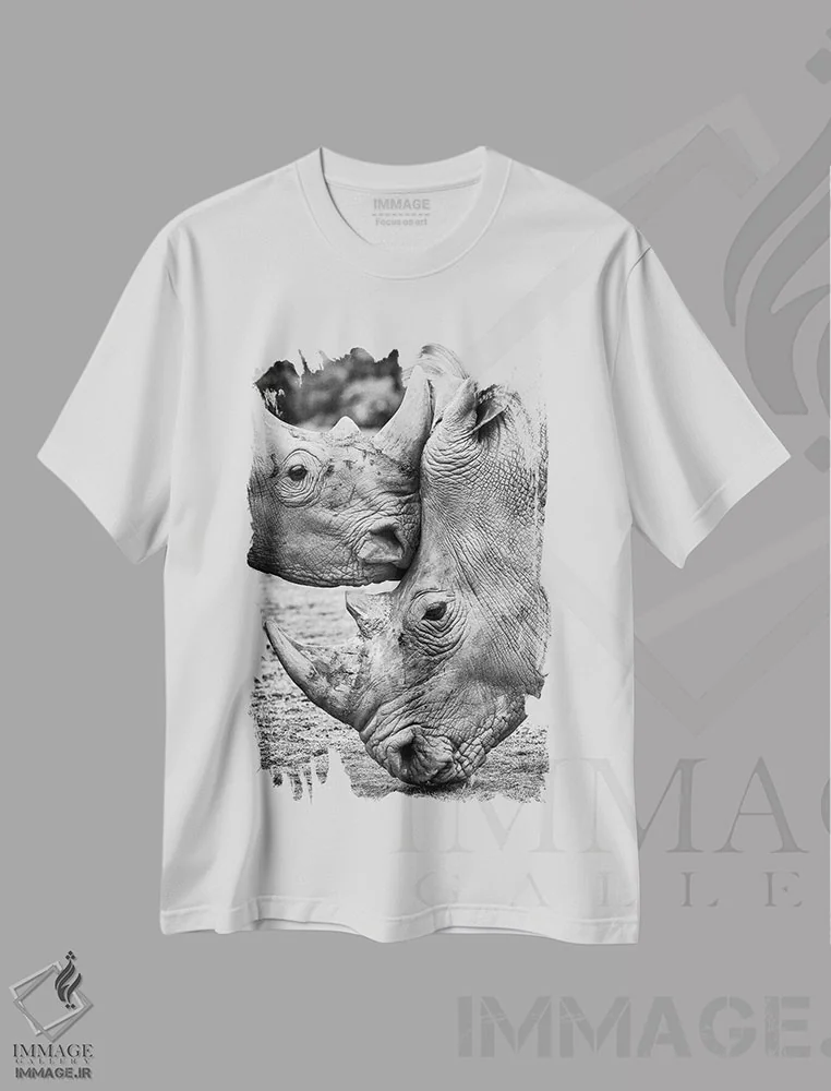 تیشرت سفید طرح دار رو در رو، عکاسی سیاه و سفید اثر خسوس کنسپسیون | immage.ir
