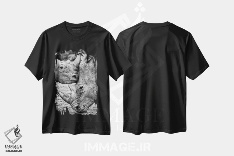 تیشرت مشکی طرح دار رو در رو، عکاسی سیاه و سفید اثر خسوس کنسپسیون | فروشگاه ایماژ