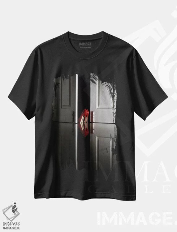 تیشرت مشکی طرح دار شور و شوق به رنگ قرمز، عکاسی با رنگ های درخشان اثر اریک شتشتدت | immage.ir