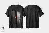 تیشرت مشکی طرح دار شور و شوق به رنگ قرمز، عکاسی با رنگ های درخشان اثر اریک شتشتدت | immage.ir