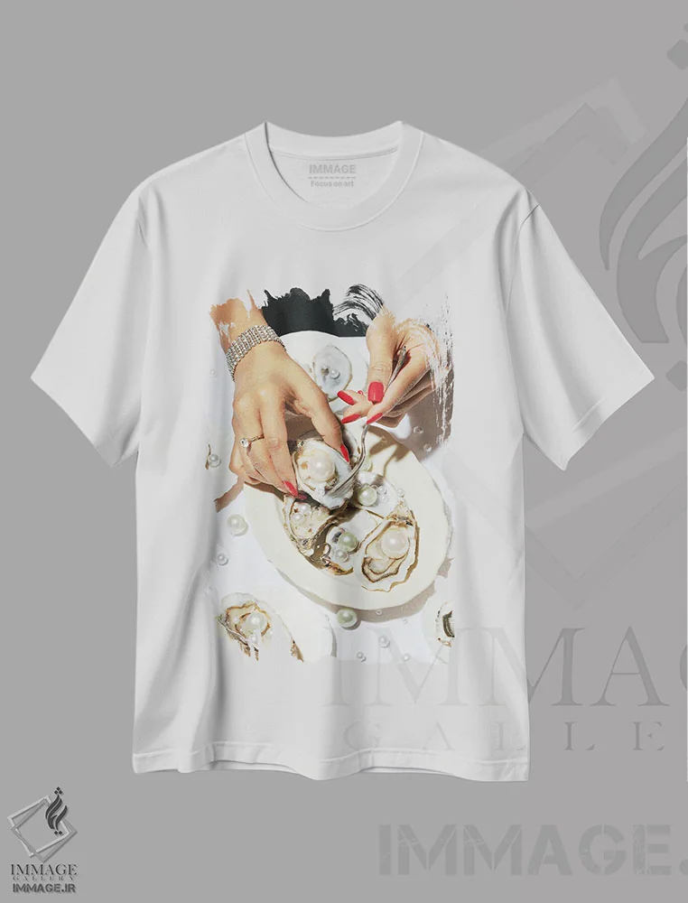 تیشرت سفید طرح دار صدف و مروارید ۱، عکاسی فیگوراتیو اثر استودیو ۱ایکس | immage.ir