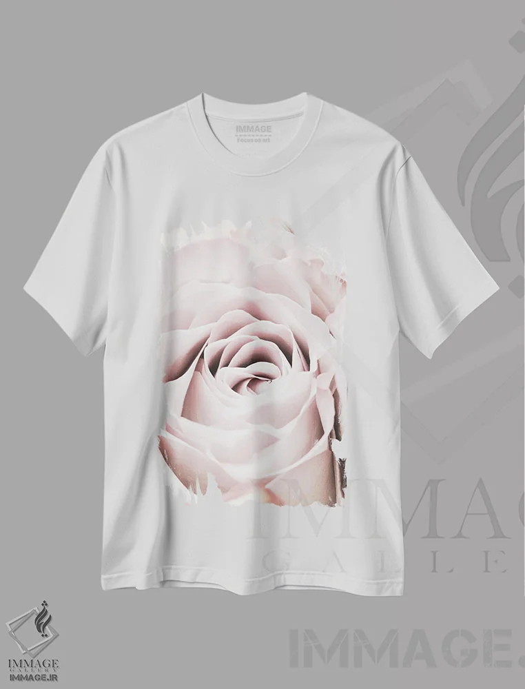تیشرت سفید طرح دار گل رز صورتی ۶، عکاسی ماکرو اثر استودیو ۱ایکس | immage.ir