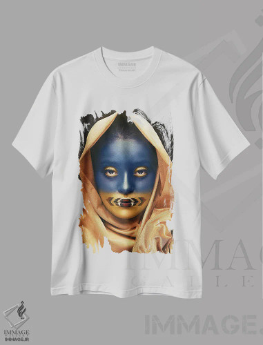 تیشرت سفید طرح دار دختر آبی طلایی، مدیوم اثر دبارقیا موکرجی | فروشگاه ایماژ