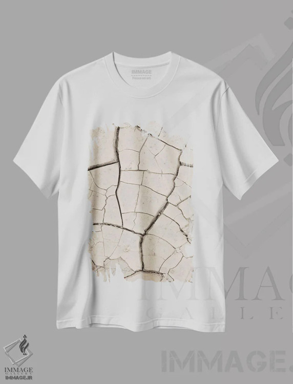تیشرت سفید طرح دار دیوار خاکی بژ، مدیوم اثر استودیو ۱ایکس ۳ | فروشگاه ایماژ