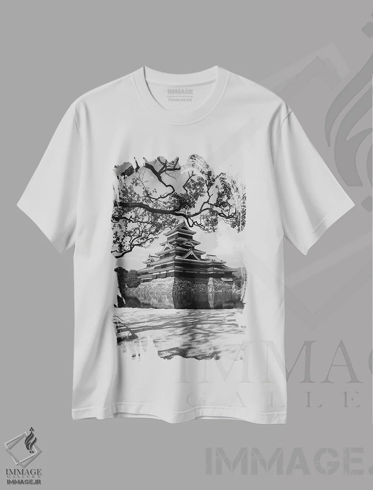 تیشرت سفید طرح دار قلعه ماتسوموتو، عکاسی سیاه و سفید اثر جاناتان لای | immage.ir