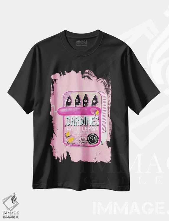 تیشرت مشکی طرح دار قوطی کنسرو ساردین صورتی، تزئینی اثر باروو بلوم | immage.ir