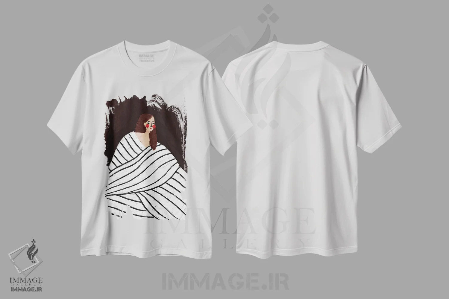 تیشرت سفید طرح دار زن با خطوط سیاه و سفید، تزئینی اثر بیا مولر | immage.ir