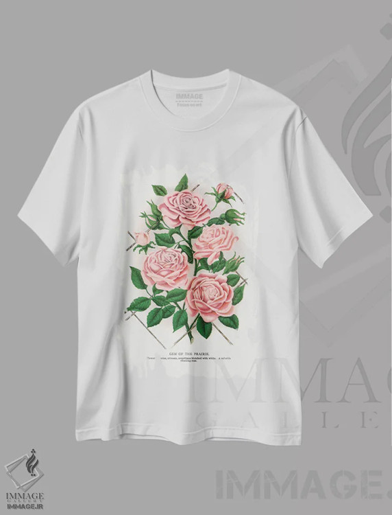 تیشرت سفید طرح دار چاپ لیتوگرافی گل سرخ صورتی، جواهر دشت، تزئینی اثر نمونه گیاهی راچستر | فروشگاه ایماژ