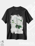 تیشرت مشکی طرح دار چاپ لیتوگرافی گل سرخ سفید کوکت د آلپ، تزئینی اثر نمونه گیاهی راچستر | immage.ir