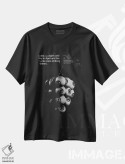 تیشرت مشکی طرح دار ۱۹۸۴، هنر تزئینی سیاه و سفید اثر ماینهارد تاکسر | فروشگاه ایماژ