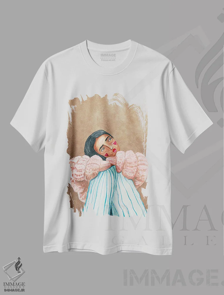 تیشرت سفید طرح دار دختر رویاپرداز، دکور معاصر اثر رایسا اولتمانز | immage.ir