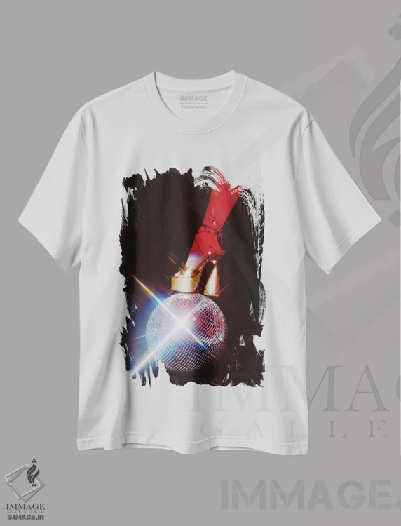 تیشرت سفید طرح دار کفش گرووی و توپ دیسکو، مدیوم اثر سامانتا هیرن | immage.ir