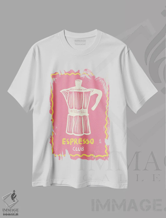 تیشرت سفید طرح دار باشگاه اسپرسو صورتی بالا، تزئینی اثر استودیو دولچی | فروشگاه ایماژ