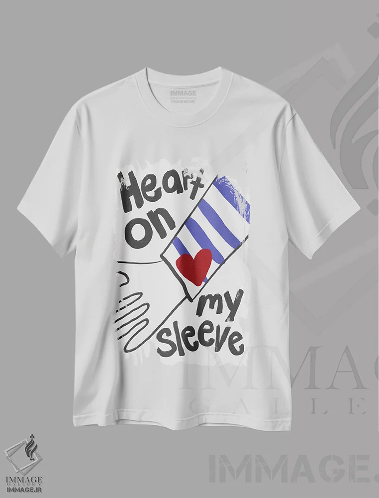 تیشرت سفید طرح دار قلب روی آستینم، تزئینی اثر آتن فرِتش | فروشگاه ایماژ