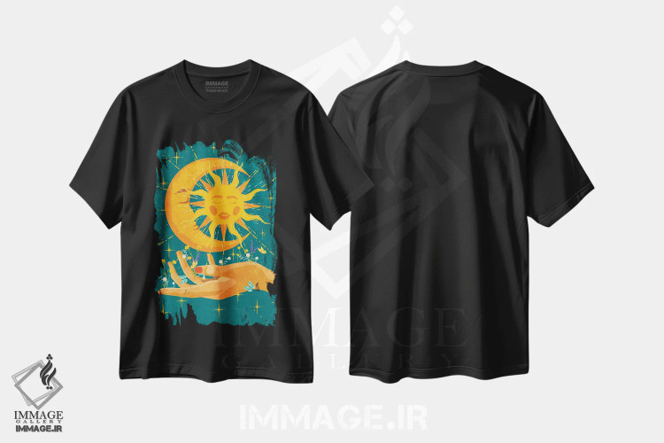 تیشرت مشکی طرح دار خورشید و ماه در دست من، تزئینی اثر رایسا اولتمانز | immage.ir