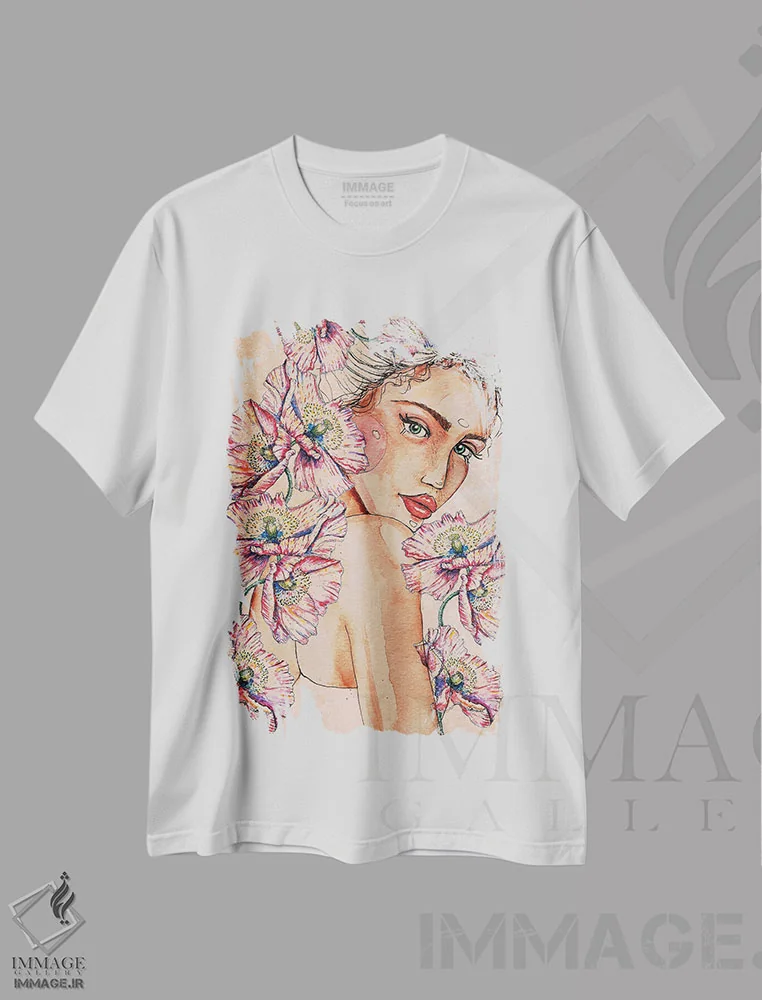 تیشرت سفید طرح دار زن با شقایق ها، هنر دیجیتال اثر رایسا اولتمانز | immage.ir