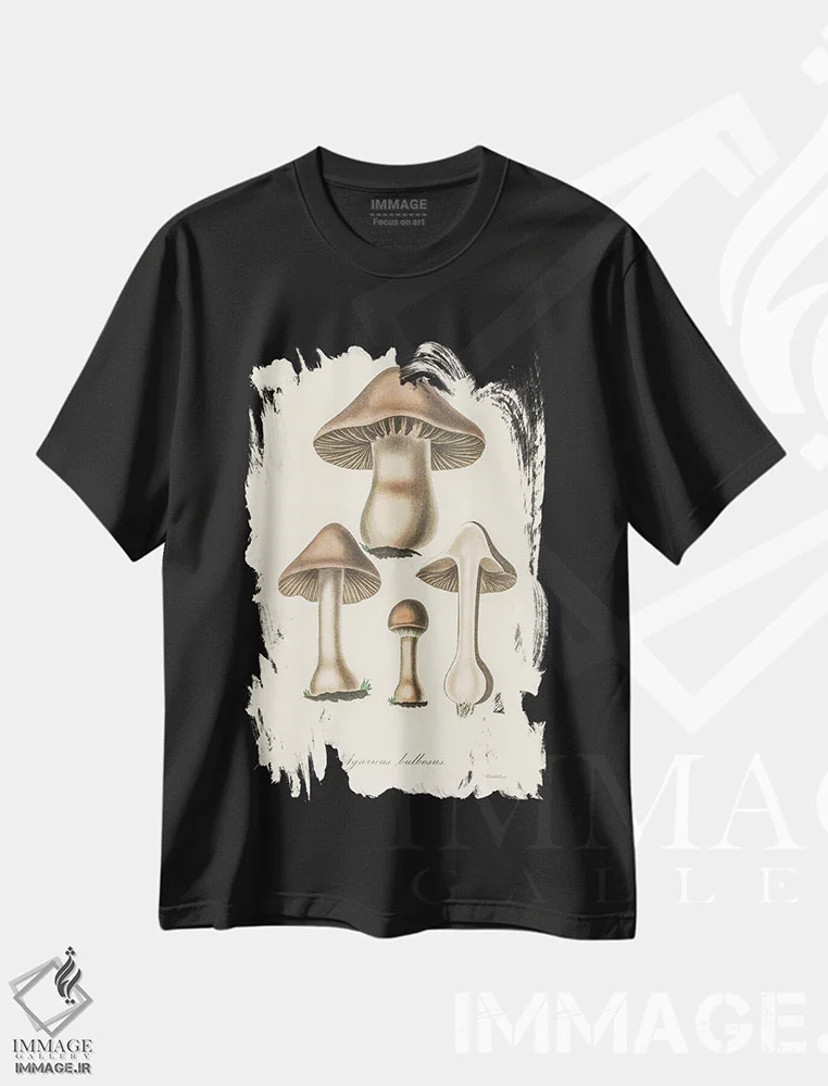 تیشرت مشکی طرح دار تصویر آگاریکوس بولبوسوس. گیاه شناسی پزشکی ۱۸۳۶، تزئینی اثر جان استیونسون | فروشگاه ایماژ