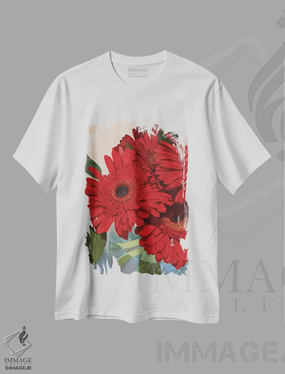 تیشرت سفید طرح دار جزئیات گل ژربرای قرمز III، هنر دیجیتال اثر کیتی اوشی | immage.ir