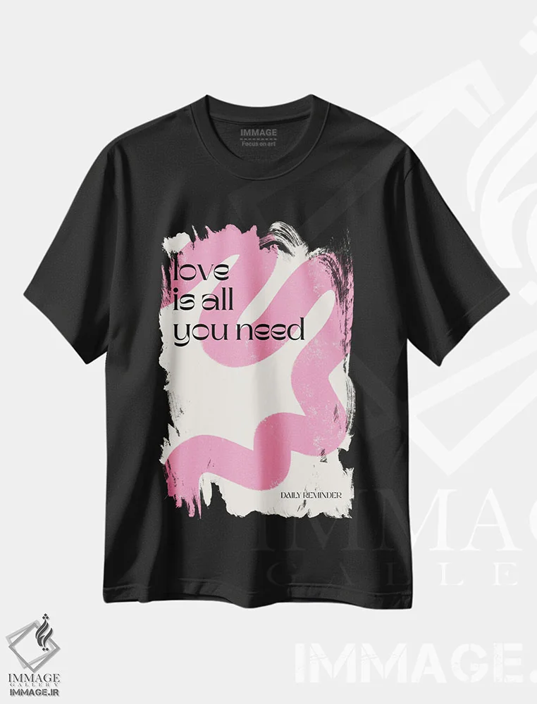 تیشرت مشکی طرح دار عشق تنها چیزی است که نیاز داری، تزئینی اثر آن-ماری وولفووا | فروشگاه ایماژ