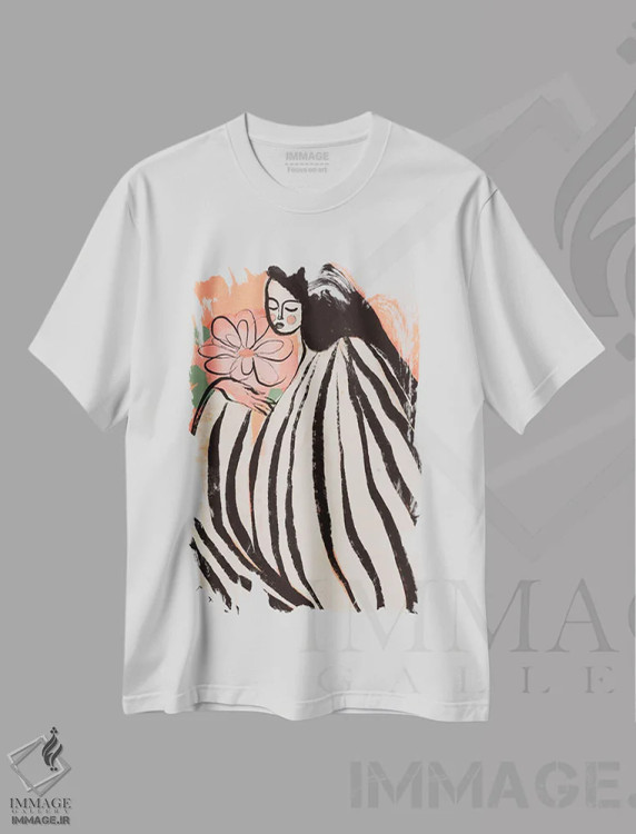 تیشرت سفید طرح دار یک لحظه سکوت، دکور بوهمی اثر تری چایلد | immage.ir