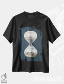 تیشرت مشکی طرح دار – تیشرت هنری مدرن ,شهری که زمان مدتها پیش متوقف شده بود اثر پائولا بل فلورس immage.ir