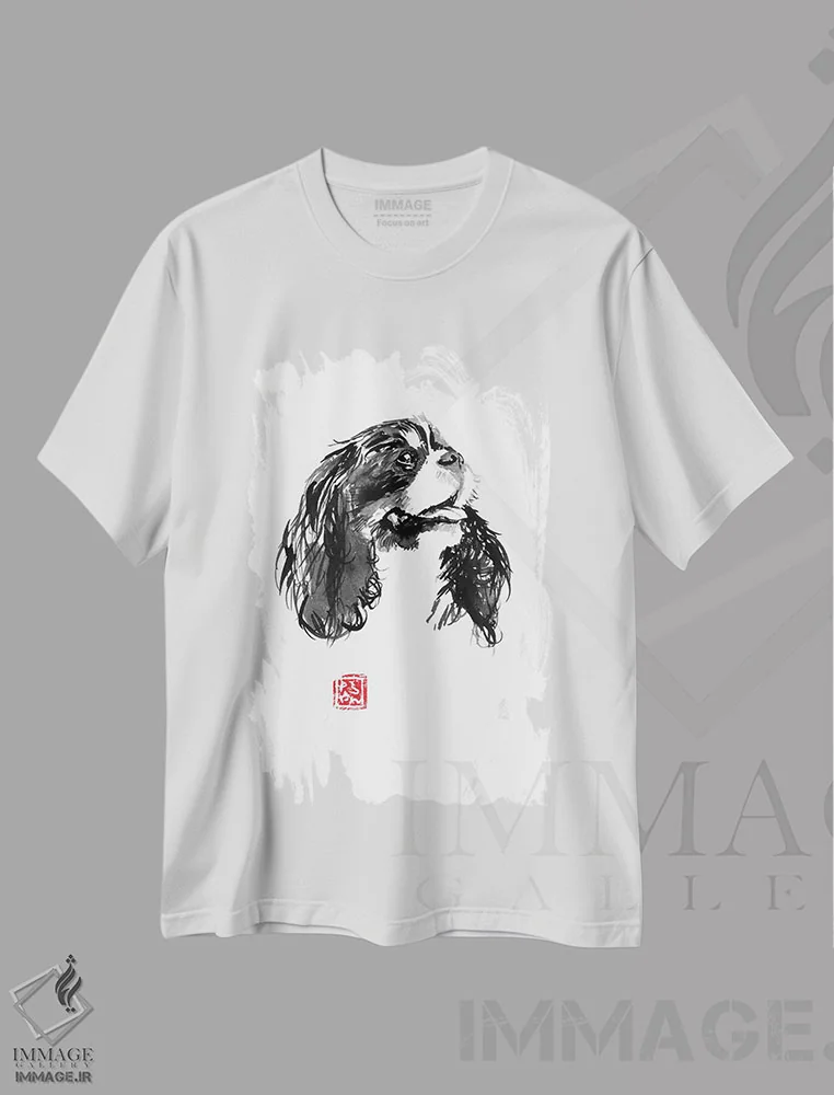 تیشرت سفید طرح دار کاوالیر کینگ چارلز، هنر تزئینی سیاه و سفید اثر پِشان | immage.ir