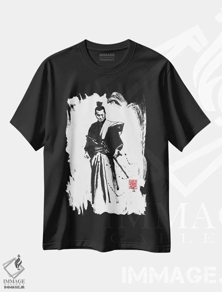 تیشرت مشکی طرح دار خورشید قرمز، دکور آسیایی اثر پِشان | فروشگاه ایماژ