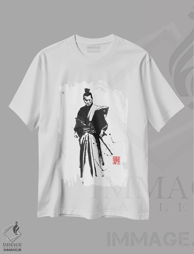 تیشرت سفید طرح دار خورشید قرمز، دکور آسیایی اثر پِشان | immage.ir