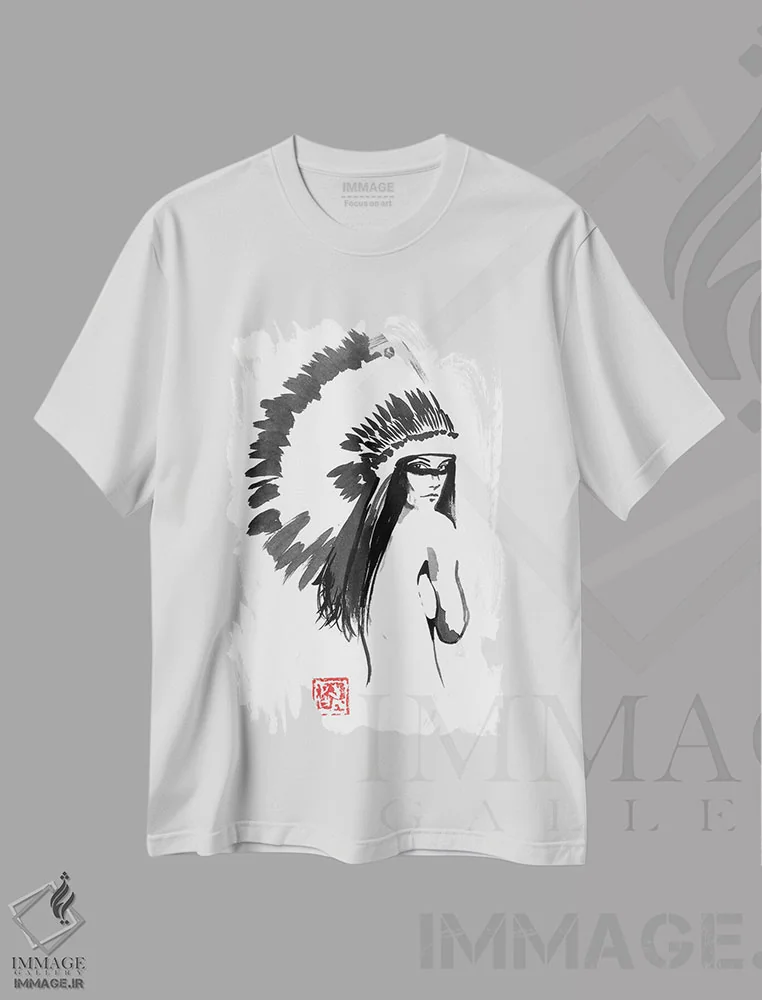 تیشرت سفید طرح دار زنی بومی، هنر تزئینی سیاه و سفید اثر پِشان | فروشگاه ایماژ
