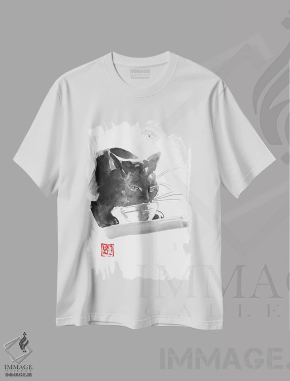 تیشرت سفید طرح دار گربه در حال نوشیدن، مدیوم اثر پِشان | فروشگاه ایماژ