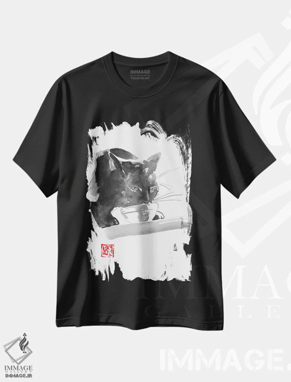 تیشرت مشکی طرح دار گربه در حال نوشیدن، مدیوم اثر پِشان | immage.ir