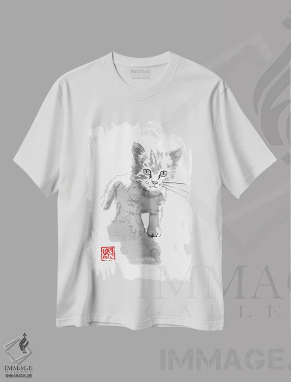 تیشرت سفید طرح دار گربه کوچک، دکور آسیایی اثر پِشان | immage.ir