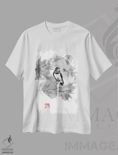 تیشرت سفید طرح دار پرنده ای در درخت، دکور آسیایی اثر پِشان | فروشگاه ایماژ