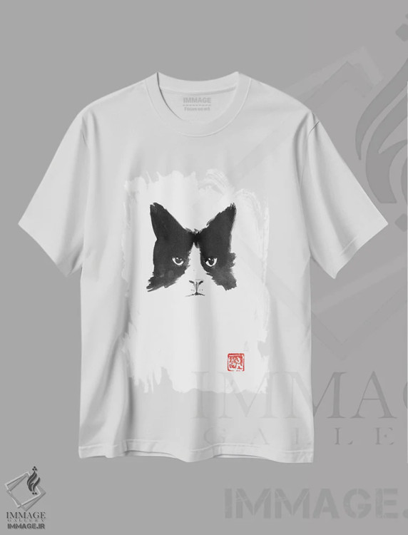 تیشرت سفید طرح دار گربه، دکور آسیایی اثر پِشان | immage.ir