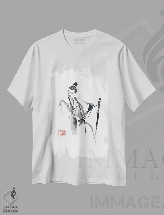 تیشرت سفید طرح دار سامورایی نشسته، دکور آسیایی اثر پِشان | فروشگاه ایماژ