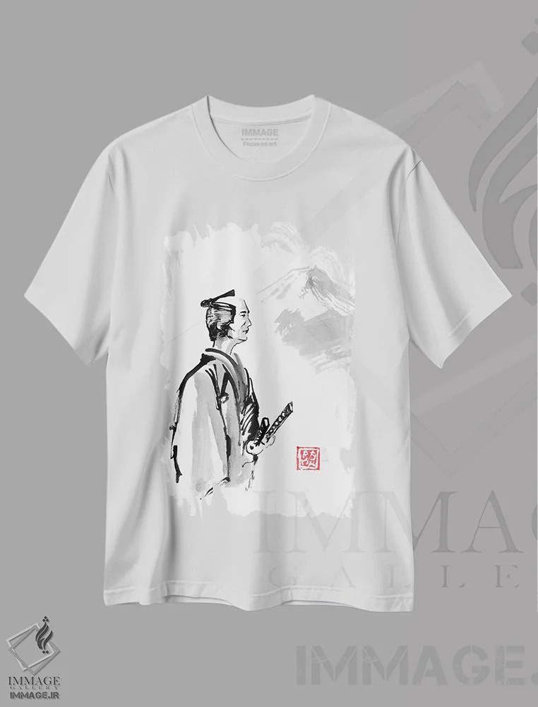 تیشرت سفید طرح دار سامورایی در حال سفر، دکور آسیایی اثر پِشان | immage.ir